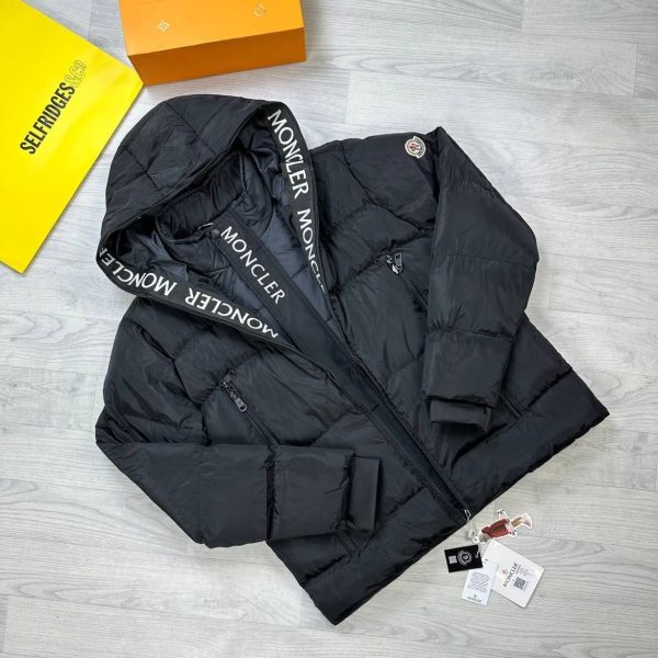 Moncler Montcla Puffer Jacket in black color