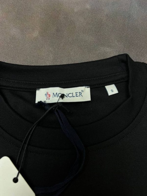 Moncler Shorts & T-Shirt Set – Classic Logo Casual Wear 5 Moncler Shorts & T-Shirt Set – Classic Logo Casual Wear 5