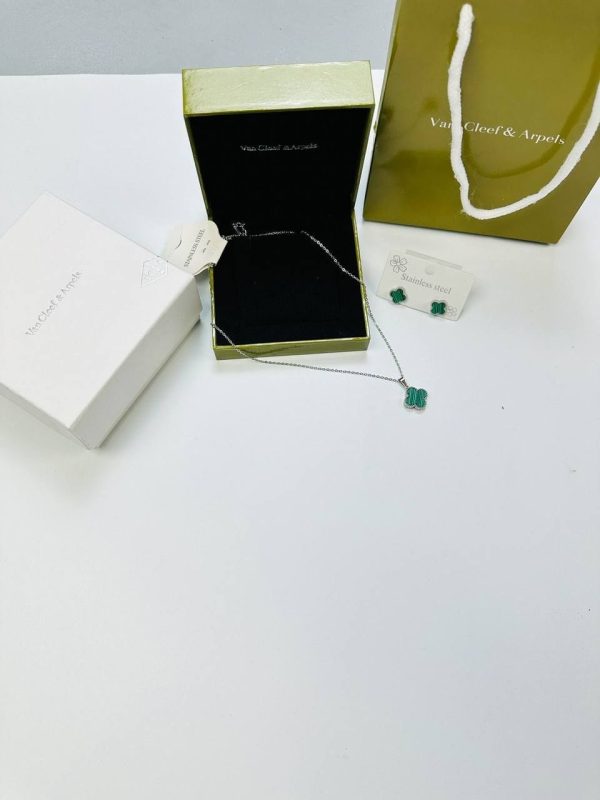Van Cleef & Arpels Alhambra Necklace & Earrings Set green Van Cleef & Arpels Alhambra Necklace & Earrings Set green
