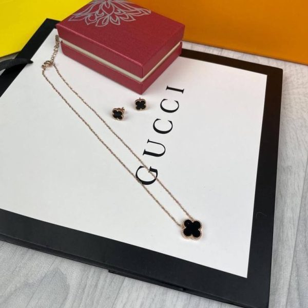 Van Cleef & Arpels Clover Necklace & Earrings Set
