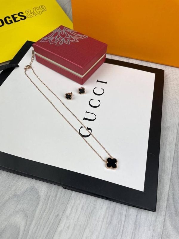Van Cleef & Arpels Clover Necklace & Earrings Set in black color Van Cleef & Arpels Clover Necklace & Earrings Set