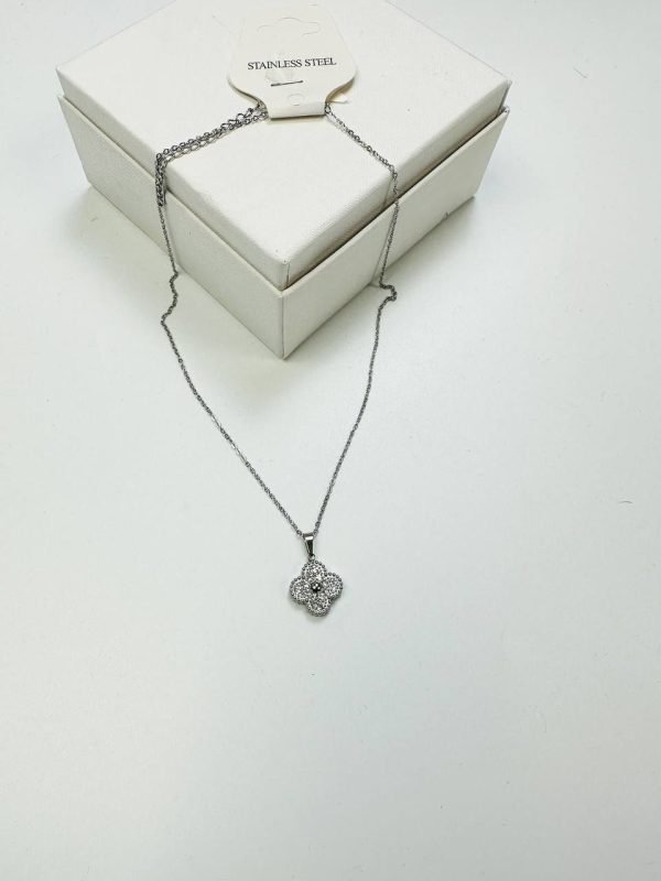 Van Cleef & Arpels Clover Pendant Necklace Van Cleef & Arpels Clover Pendant Necklace