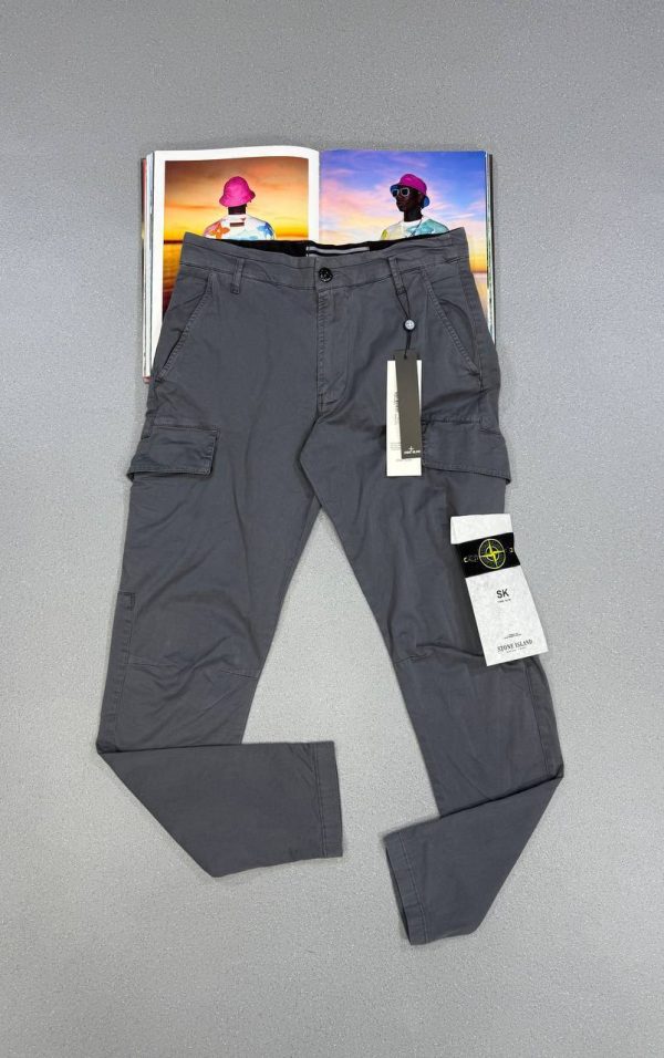 Stone Island Men's OLD-Effect Broken Cotton Twill Cargo Reps Dark grey Pants Stone Island Men's OLD-Effect Broken Cotton Twill Cargo Reps Dark grey Pants