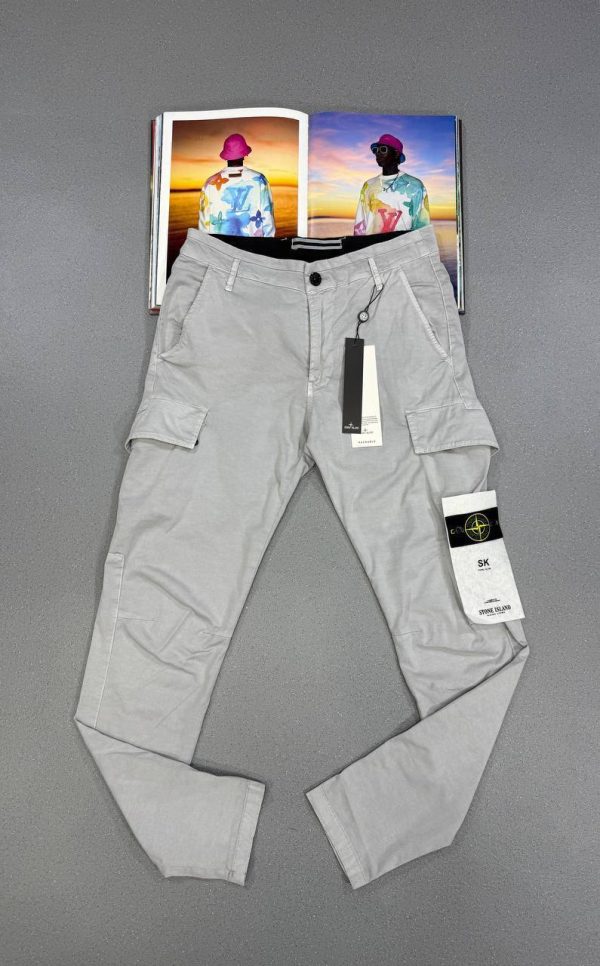 Stone Island Men's OLD-Effect Broken Cotton Twill Cargo Reps Pants light grey Stone Island Men's OLD-Effect Broken Cotton Twill Cargo Reps Pants light grey