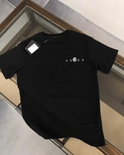 Black Pinda Short-Sleeve Tee – Brand Model