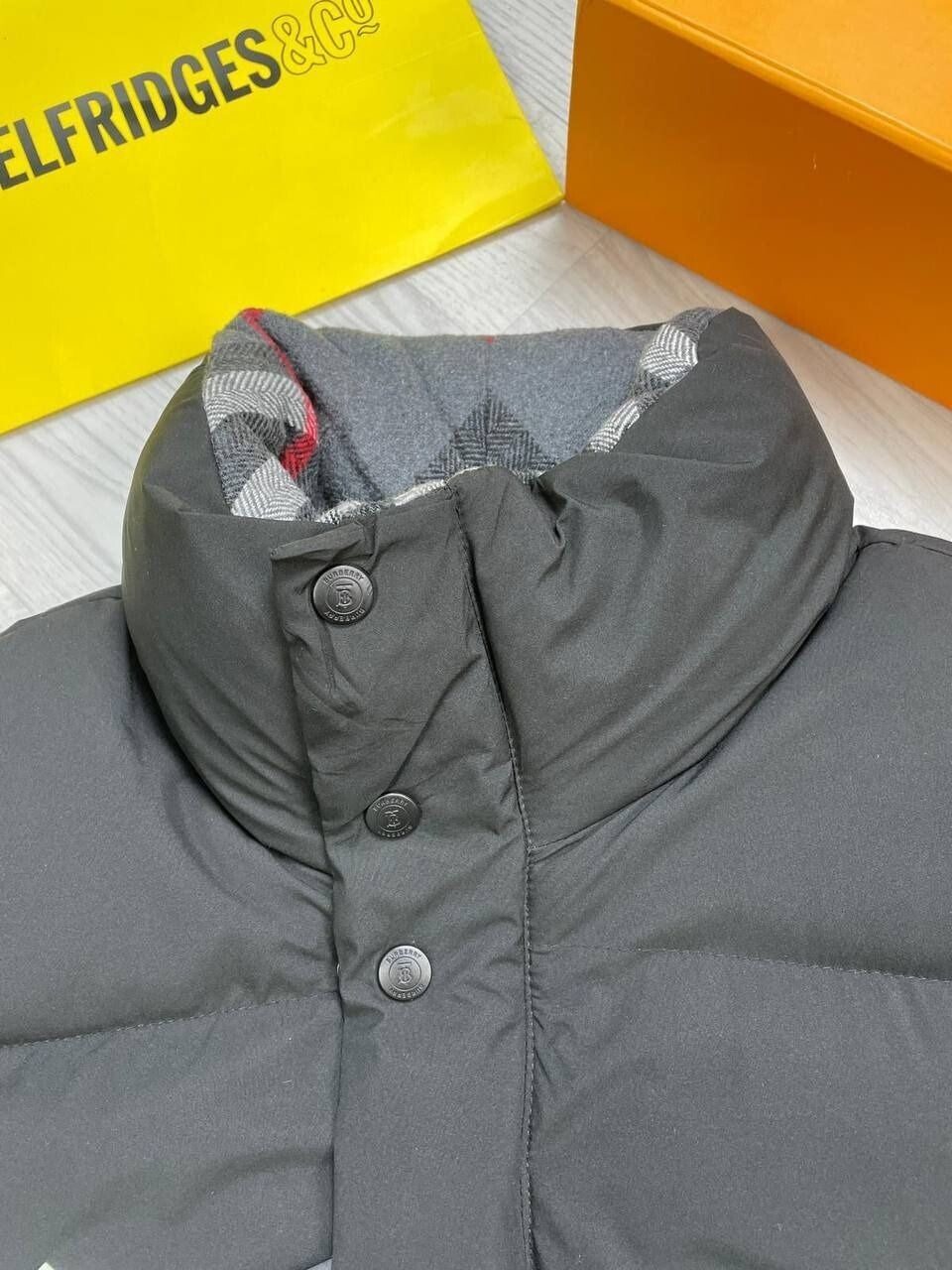 Burberry Black Puffer Replica Jacket with Detachable Sleeves for Men - Image 4