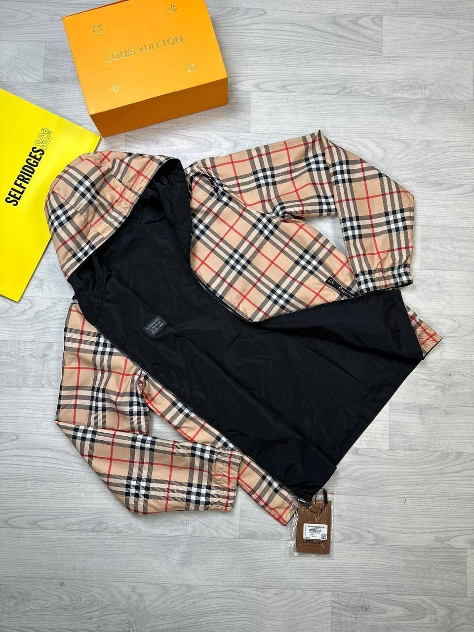 Burberry London Stretton Reversible Lightweight Jacket - Image 4