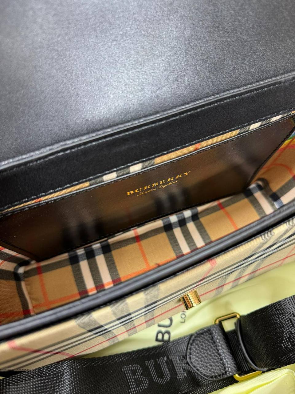 Burberry Women's Vintage Check Note Shoulder Bag – Black - Image 6