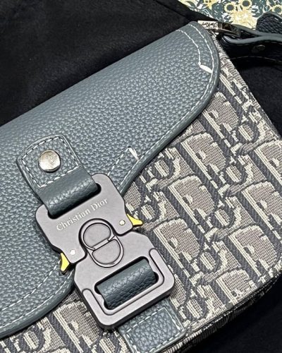 Christian Dior Mini Saddle Messenger AAA Quailty Bag close veiw