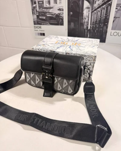 Dior AAA Quailty Hit the Road Messenger Bag