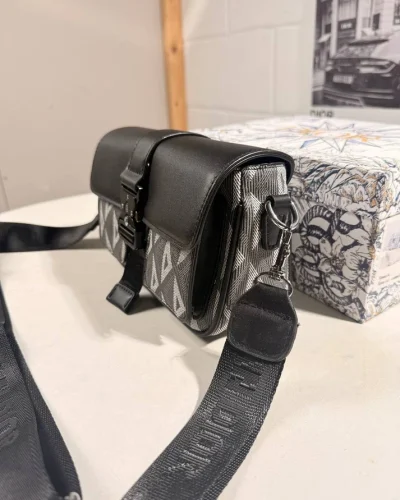 Dior AAA Quailty Hit the Road Messenger Bag side veiw Dior AAA Quailty Hit the Road Messenger Bag side veiw