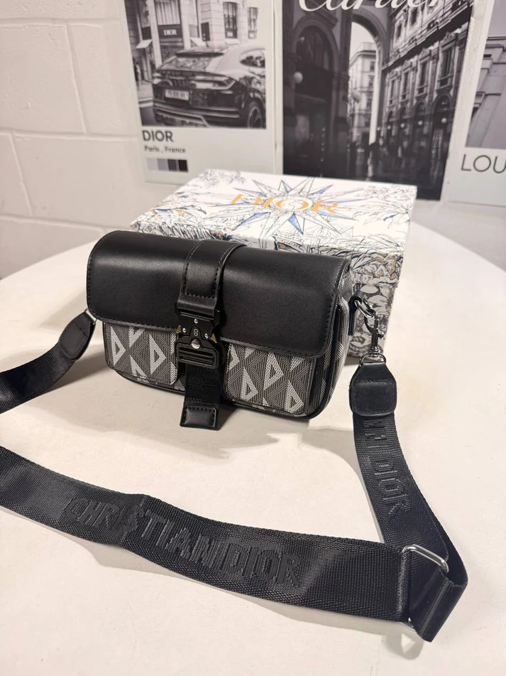Dior AAA Quailty Hit the Road Messenger Bag