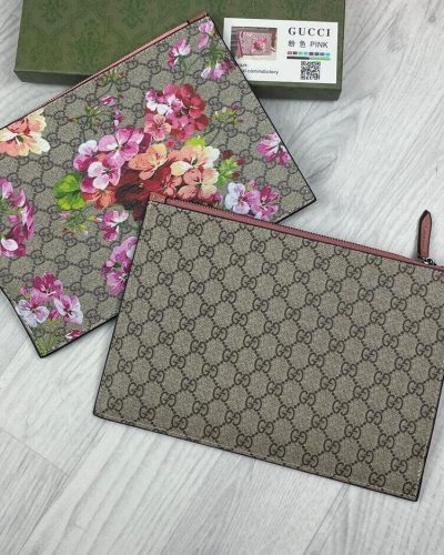 Gucci GG Supreme Bloom Floral Burgundy Clutch Bag