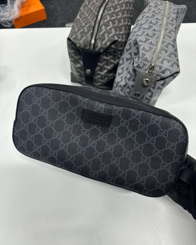 Gucci Men’s Interlocking GG Supreme Toiletry Bag Luxury Fake