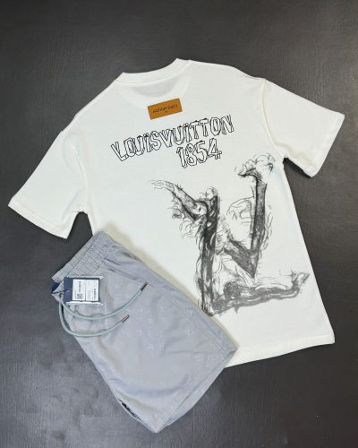 Louis Vuitton “1854” Smoke Brushstroke Graphic Reps AAA Quality T-Shirt & Shorts Set1 Louis Vuitton “1854” Smoke Brushstroke Graphic Reps AAA Quality T-Shirt & Shorts Set