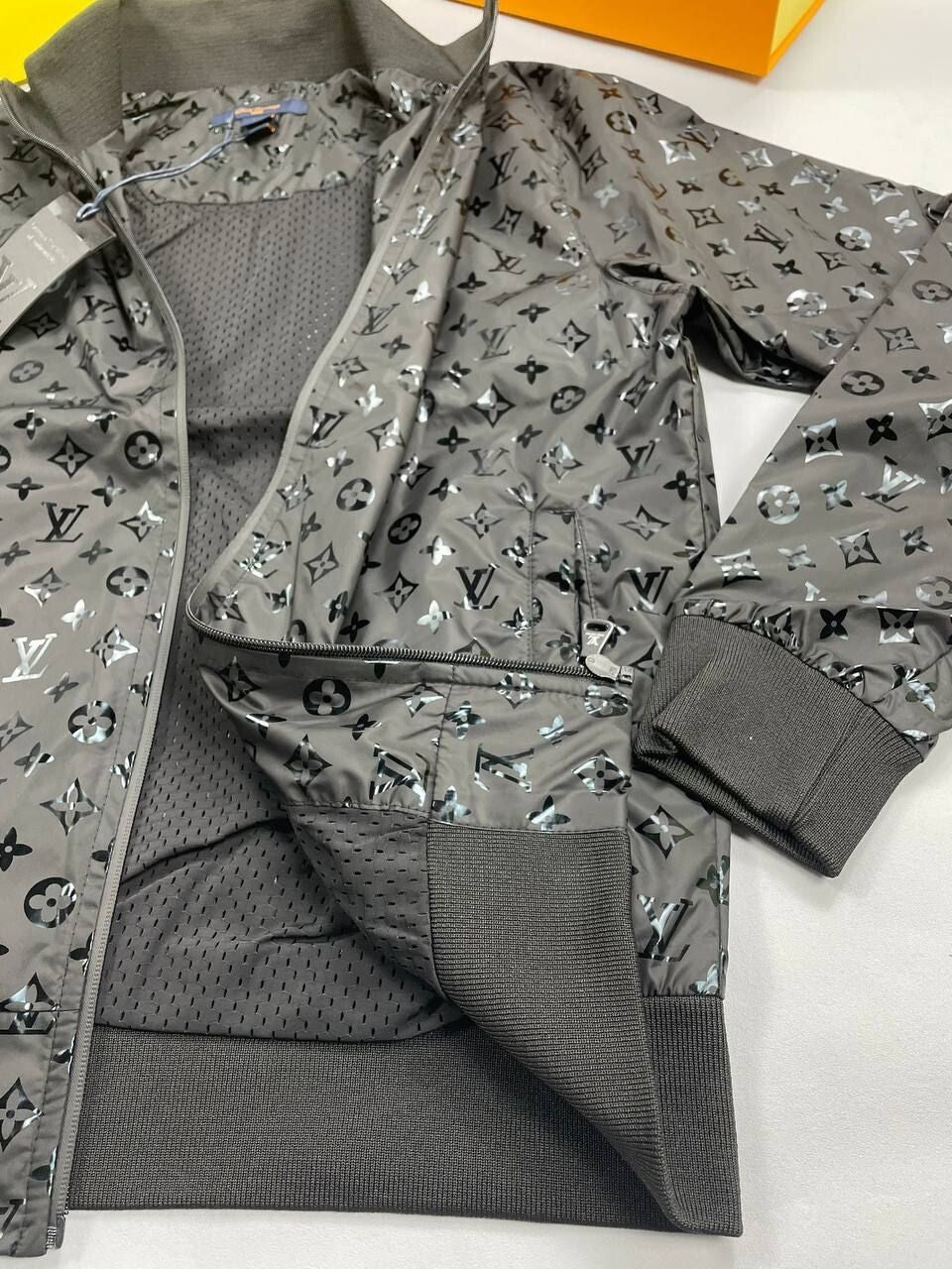 Louis Vuitton LV Logo Zip-Up Hooded Jacket for Men - Image 4