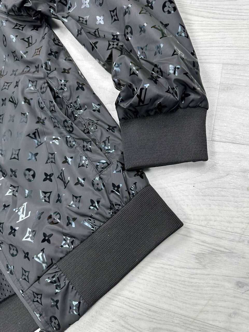 Louis Vuitton LV Logo Zip-Up Hooded Jacket for Men - Image 3