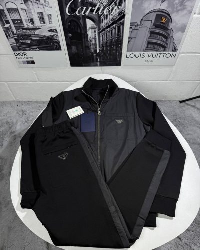 Prada Re-Nylon Cardigan 1-1 Replica Tracksuit for Men black Prada Re-Nylon Cardigan 1-1 Replica Tracksuit for Men black