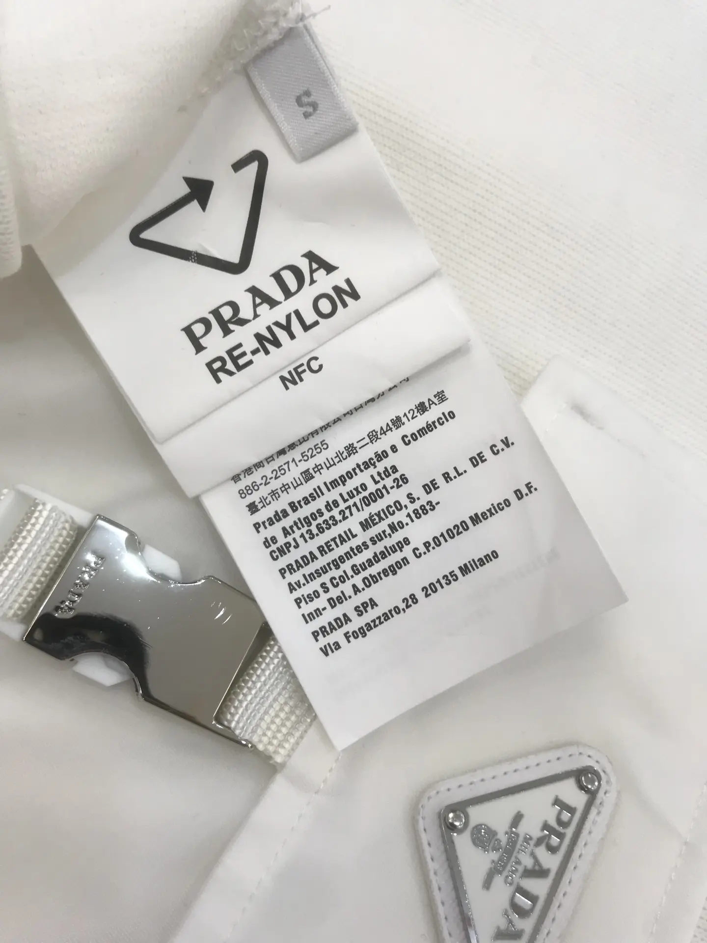 Women’s Off-White Oversized Cotton Sweatshirt with Chest Pocket tags