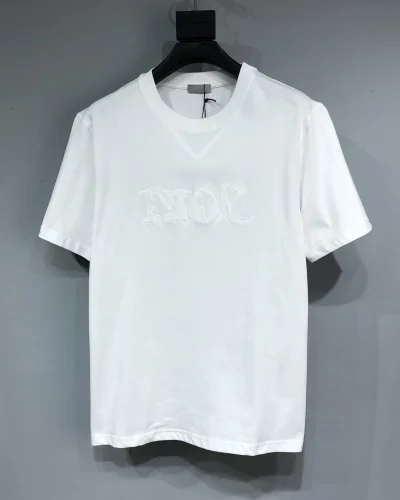 Minimalist White V-Neck T-Shirt – Relaxed Casual Fit