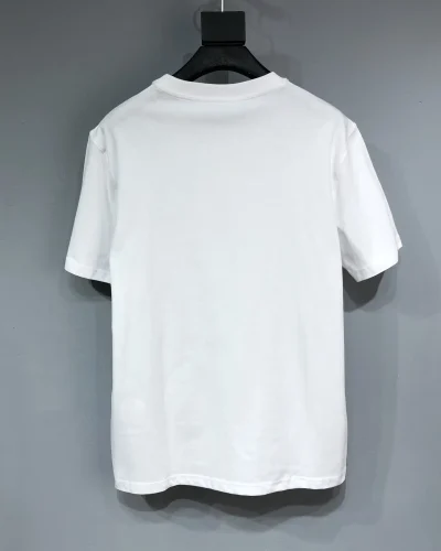 Minimalist White V-Neck T-Shirt – Relaxed Casual Fit